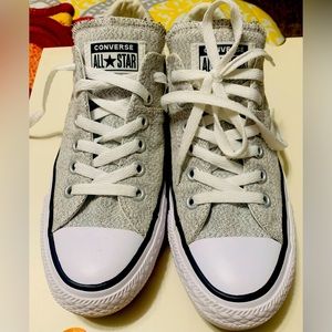 Converse All Star. White & Black. Size 7 US. Great Condition.